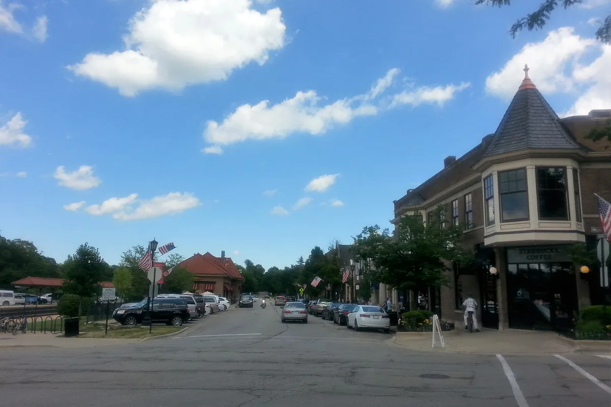 Buildings along a street in downtown Hinsdale, Illinois