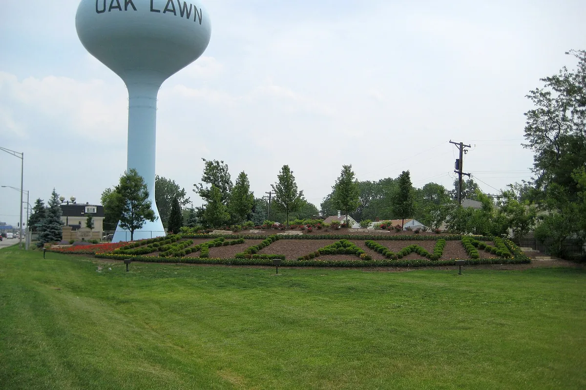 Water tower in Oak Lawn, Illinois