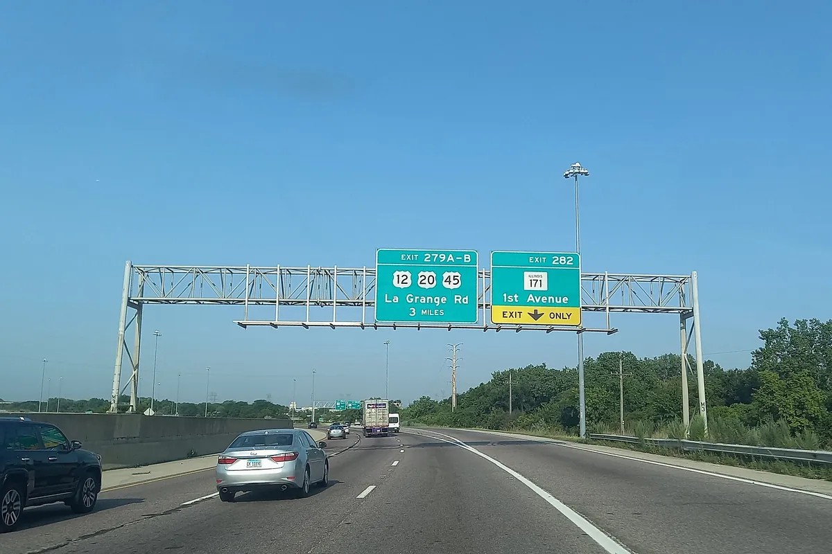 Interstate 55 at the IL 171 exit in Summit, Illinois